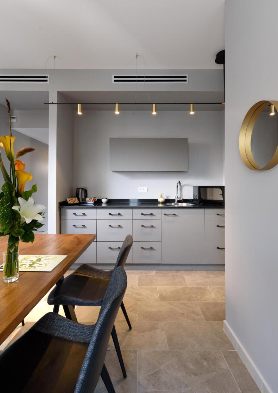 The Roof - By Sea Land Suites Tel Aviv Eksteriør bilde